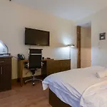 Downtown Crescent Night Life Hotel 208#